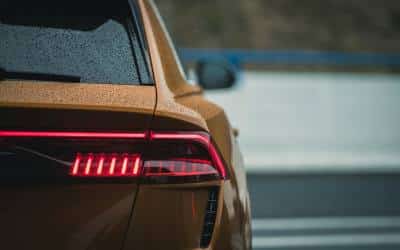 ¿Cómo quitar el tintado de las lunas del coche sin dañar el cristal?